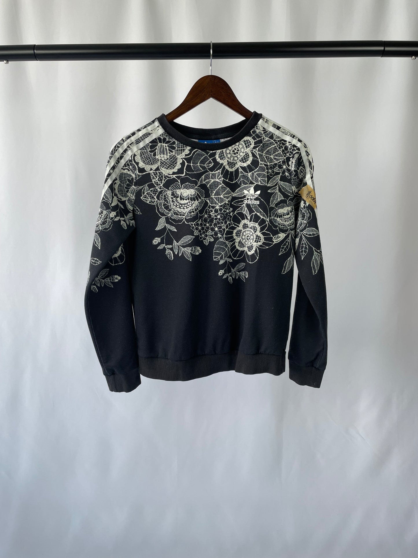Adidas Sweater (XS)