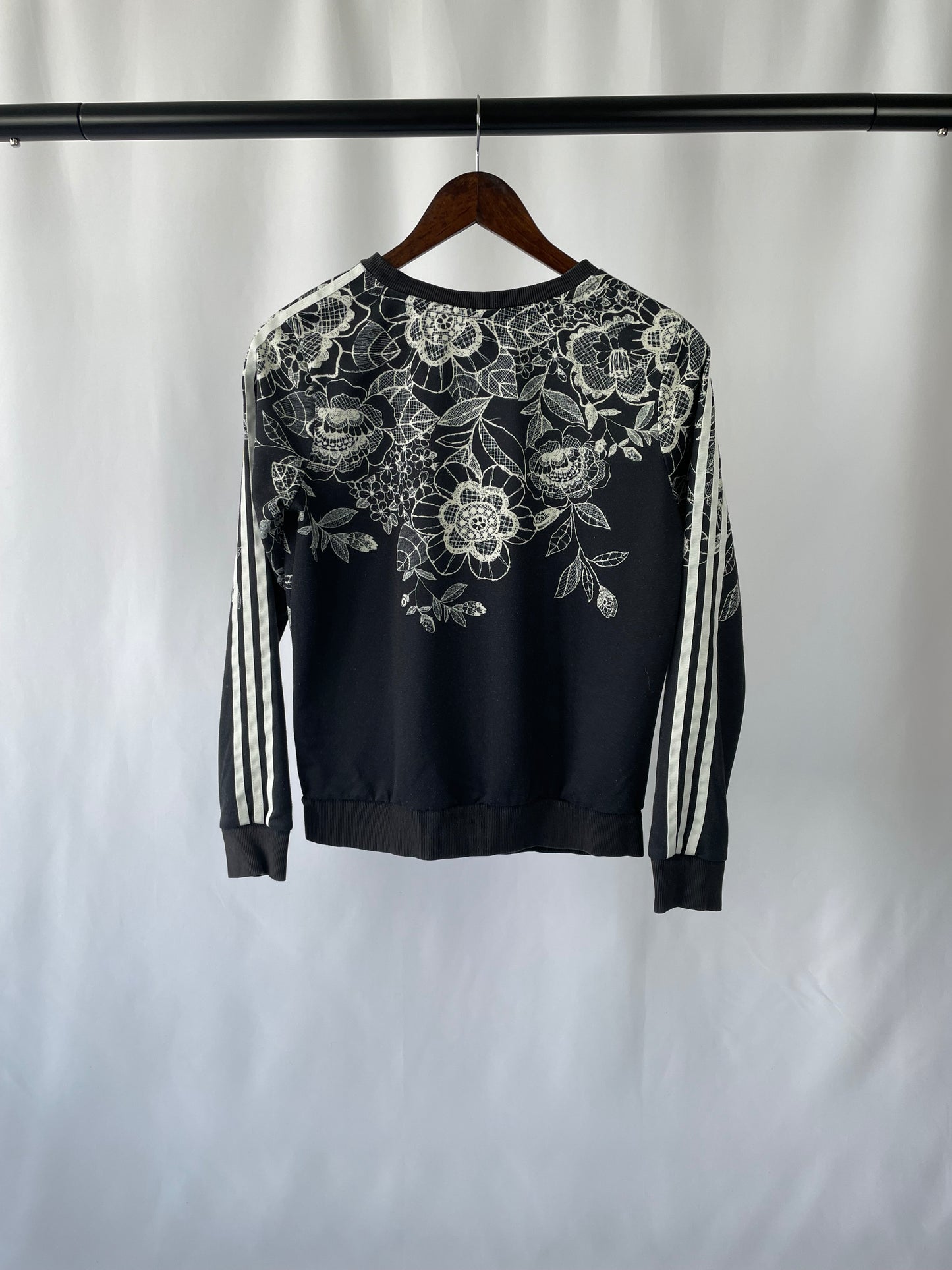 Adidas Sweater (XS)
